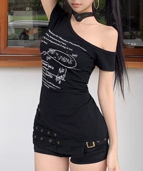 SHEENA(シーナ)の「サイドギャザーワンショルレタリングプリントTシャツ(Tシャツ/カットソー・レディース・ブラック/ホワイト・M)」の12枚目の写真