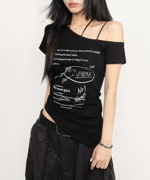 SHEENA(シーナ)の「サイドギャザーワンショルレタリングプリントTシャツ(Tシャツ/カットソー・レディース・ブラック/ホワイト・M)」の13枚目の写真