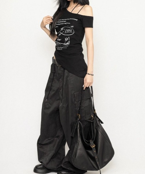 SHEENA(シーナ)の「サイドギャザーワンショルレタリングプリントTシャツ(Tシャツ/カットソー・レディース・ブラック/ホワイト・M)」の17枚目の写真