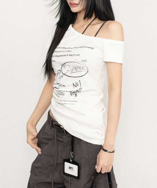 SHEENA(シーナ)の「サイドギャザーワンショルレタリングプリントTシャツ(Tシャツ/カットソー・レディース・ブラック/ホワイト・M)」の19枚目の写真