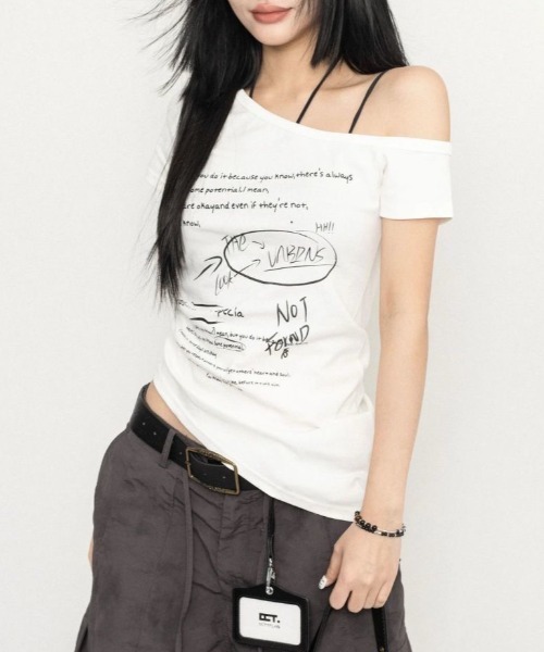 SHEENA(シーナ)の「サイドギャザーワンショルレタリングプリントTシャツ(Tシャツ/カットソー・レディース・ブラック/ホワイト・M)」の20枚目の写真