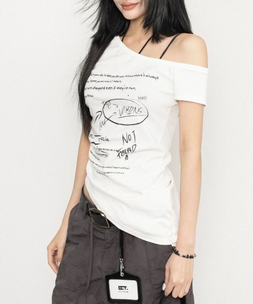 SHEENA(シーナ)の「サイドギャザーワンショルレタリングプリントTシャツ(Tシャツ/カットソー・レディース・ブラック/ホワイト・M)」の21枚目の写真