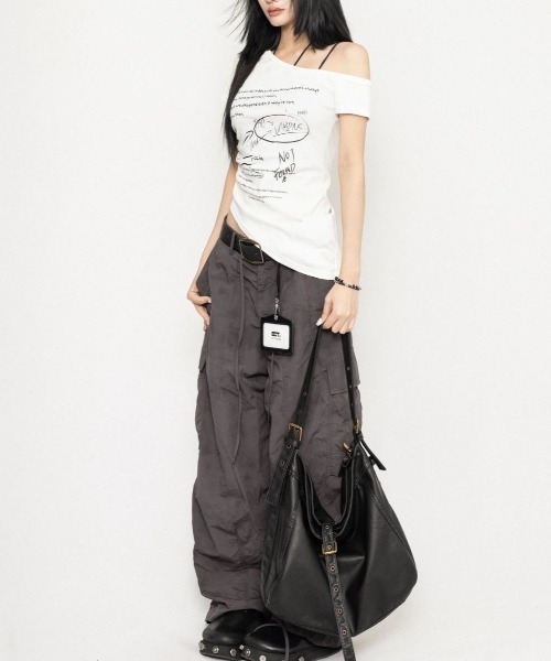 SHEENA(シーナ)の「サイドギャザーワンショルレタリングプリントTシャツ(Tシャツ/カットソー・レディース・ブラック/ホワイト・M)」の22枚目の写真