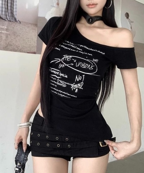 SHEENA(シーナ)の「サイドギャザーワンショルレタリングプリントTシャツ(Tシャツ/カットソー・レディース・ブラック/ホワイト・M)」の7枚目の写真