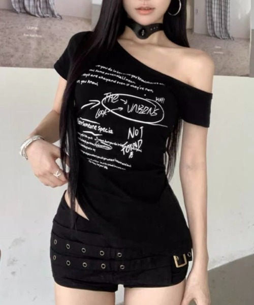 SHEENA(シーナ)の「サイドギャザーワンショルレタリングプリントTシャツ(Tシャツ/カットソー・レディース・ブラック/ホワイト・M)」の10枚目の写真