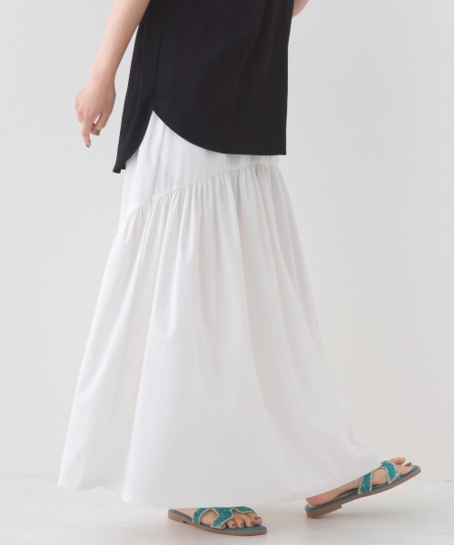 OMNES（オムネス）の「ナイロン リップストップギャザー切替ロングスカート（スカート・レディース・ホワイト/ベージュ/ブラック/カーキ・FREE）」の6枚目の写真