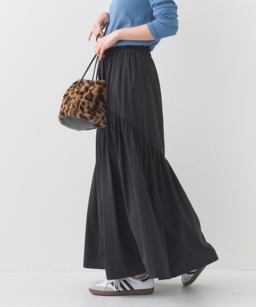 OMNES（オムネス）の「ナイロン リップストップギャザー切替ロングスカート（スカート・レディース・ホワイト/ベージュ/ブラック/カーキ・FREE）」の11枚目の写真