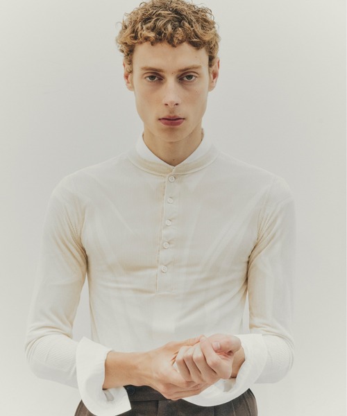 Juha(ユハ)の「SHEER VELOUR SKIN HENLEY(Tシャツ/カットソー・メンズ・ブラック/ナチュラル・3/4)」の1枚目の写真