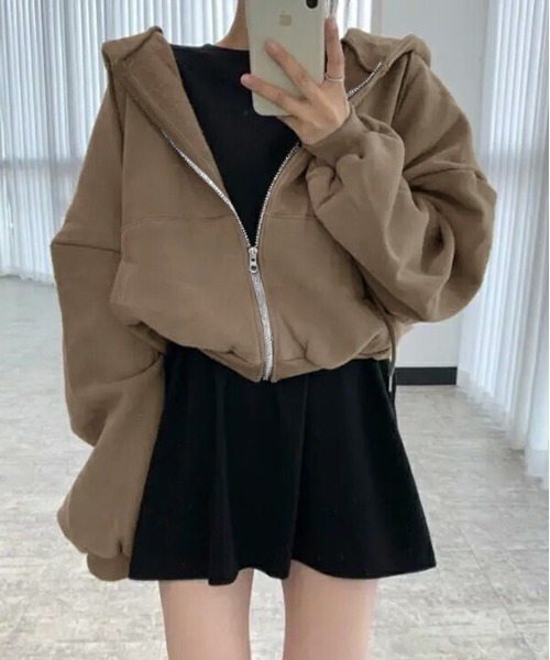 AMELY(エミリー)の「ショート丈 ジップアップパーカー(パーカー・レディース・グレー/ピンク/カーキ/アイボリー/ブラック/ダークブラウン/モカ/グレー系その他・フリー)」の6枚目の写真