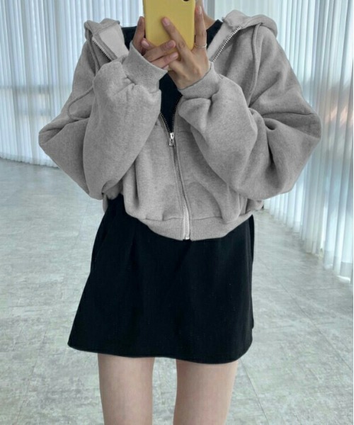 AMELY(エミリー)の「ショート丈 ジップアップパーカー(パーカー・レディース・グレー/ピンク/カーキ/アイボリー/ブラック/ダークブラウン/モカ/グレー系その他・フリー)」の9枚目の写真
