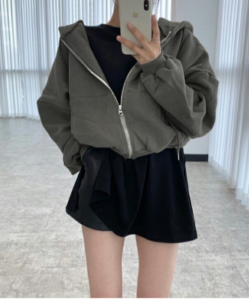 AMELY(エミリー)の「ショート丈 ジップアップパーカー(パーカー・レディース・グレー/ピンク/カーキ/アイボリー/ブラック/ダークブラウン/モカ/グレー系その他・フリー)」の13枚目の写真