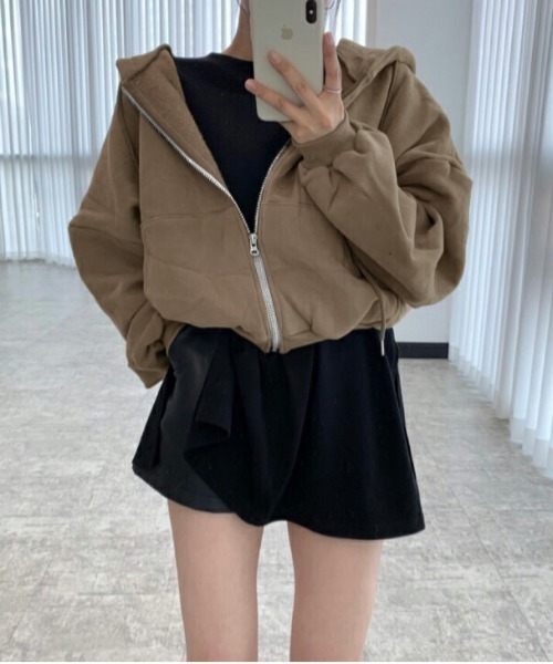 AMELY(エミリー)の「ショート丈 ジップアップパーカー(パーカー・レディース・グレー/ピンク/カーキ/アイボリー/ブラック/ダークブラウン/モカ/グレー系その他・フリー)」の15枚目の写真