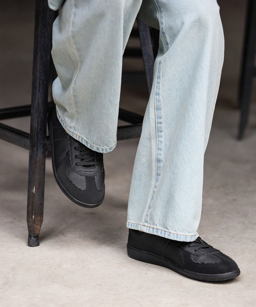 niko and...(ニコアンド)の「カットデザインジャーマントレーナー(スニーカー・メンズ・ホワイト/ブラック・MEDIUM/LARGE)」の3枚目の写真