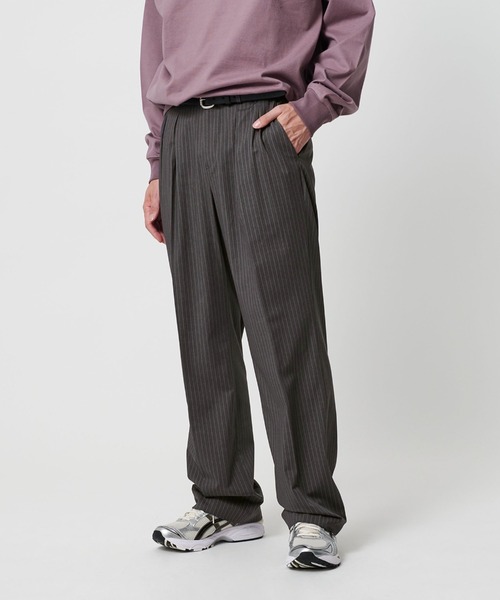 info. BEAUTY&YOUTH(インフォビューティアンドユース)の「【マルチサイズ】ルーズ タック テーラード パンツ(スラックス・メンズ・ブラック×ホワイト/チャコールグレー/ブラック/ネイビー×ホワイト/グレー系その他2/ネイビー・マルチサイズ)」の5枚目の写真