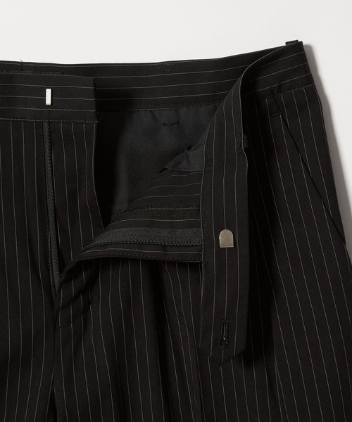 info. BEAUTY&YOUTH(インフォビューティアンドユース)の「【マルチサイズ】ルーズ タック テーラード パンツ(スラックス・メンズ・ブラック×ホワイト/チャコールグレー/ブラック/ネイビー×ホワイト/グレー系その他2/ネイビー・マルチサイズ)」の10枚目の写真