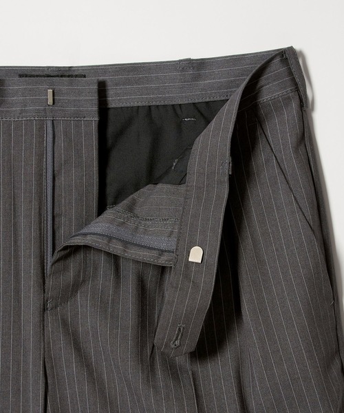 info. BEAUTY&YOUTH(インフォビューティアンドユース)の「【マルチサイズ】ルーズ タック テーラード パンツ(スラックス・メンズ・ブラック×ホワイト/チャコールグレー/ブラック/ネイビー×ホワイト/グレー系その他2/ネイビー・マルチサイズ)」の20枚目の写真