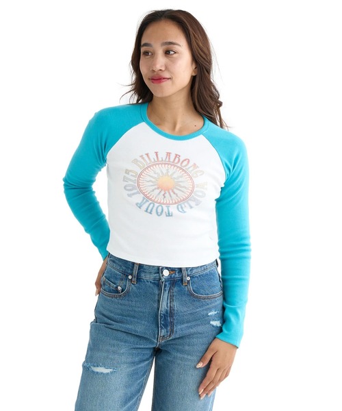 BILLABONG(ビラボン)の「BILLABONG レディース GRAPHIC RAGLAN BABY ロンT 【BABY FIT】【2025年秋冬モデル】/ビラボンクロップド丈フロントプリントラグランスリーブ長袖ロンT(Tシャツ/カットソー・レディース・ターコイズブルー/ブラック/オレンジ/オリーブ・MEDIUM)」の3枚目の写真