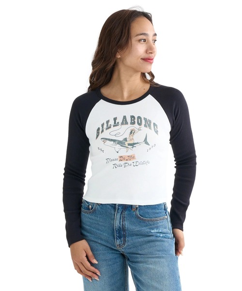 BILLABONG(ビラボン)の「BILLABONG レディース GRAPHIC RAGLAN BABY ロンT 【BABY FIT】【2025年秋冬モデル】/ビラボンクロップド丈フロントプリントラグランスリーブ長袖ロンT(Tシャツ/カットソー・レディース・ターコイズブルー/ブラック/オレンジ/オリーブ・MEDIUM)」の1枚目の写真