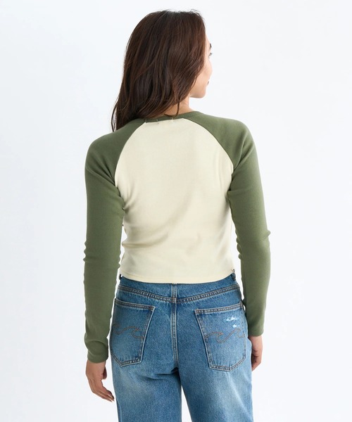 BILLABONG(ビラボン)の「BILLABONG レディース GRAPHIC RAGLAN BABY ロンT 【BABY FIT】【2025年秋冬モデル】/ビラボンクロップド丈フロントプリントラグランスリーブ長袖ロンT(Tシャツ/カットソー・レディース・ターコイズブルー/ブラック/オレンジ/オリーブ・MEDIUM)」の7枚目の写真