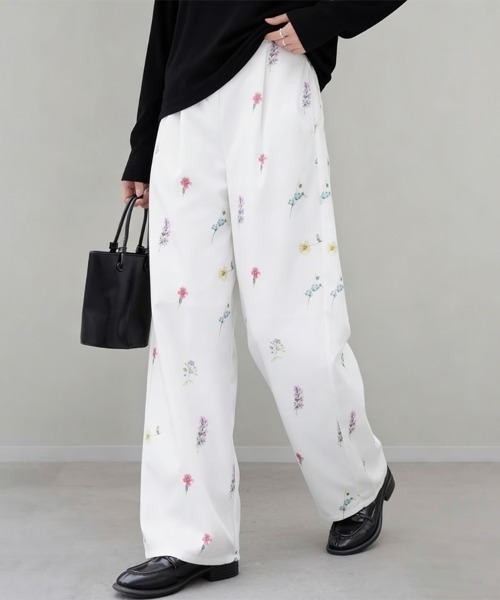 ReRe(リリ)の「フラワープリントデザインワイドパンツ(スラックス・レディース・アイボリー/ネイビー/ベージュ/ブラック・MEDIUM)」の1枚目の写真