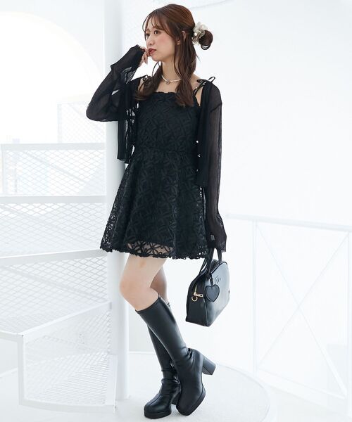 MAJESTIC LEGON(マジェスティックレゴン)の「フラワーチュールミニキャミワンピ(ワンピース・レディース・ブラック/アイボリー・MEDIUM)」の11枚目の写真