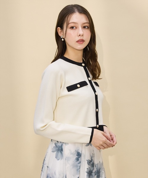 SWINGLE（スウィングル）の「パールボタンクルーネックニットカーディガン（カーディガン/ボレロ・レディース・オフホワイト/レッド/ブラック/ライトグレー・FREE）」の6枚目の写真