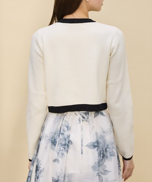 SWINGLE（スウィングル）の「パールボタンクルーネックニットカーディガン（カーディガン/ボレロ・レディース・オフホワイト/レッド/ブラック/ライトグレー・FREE）」の7枚目の写真