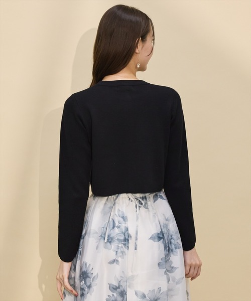 SWINGLE（スウィングル）の「パールボタンクルーネックニットカーディガン（カーディガン/ボレロ・レディース・オフホワイト/レッド/ブラック/ライトグレー・FREE）」の11枚目の写真