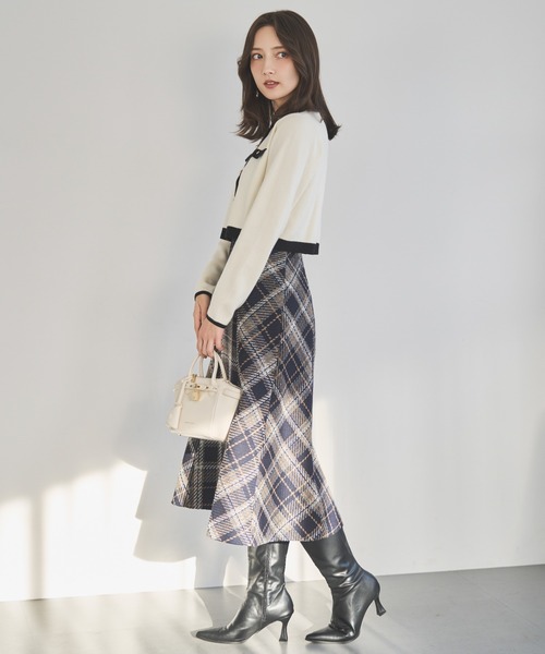 SWINGLE（スウィングル）の「パールボタンクルーネックニットカーディガン（カーディガン/ボレロ・レディース・オフホワイト/レッド/ブラック/ライトグレー・FREE）」の14枚目の写真