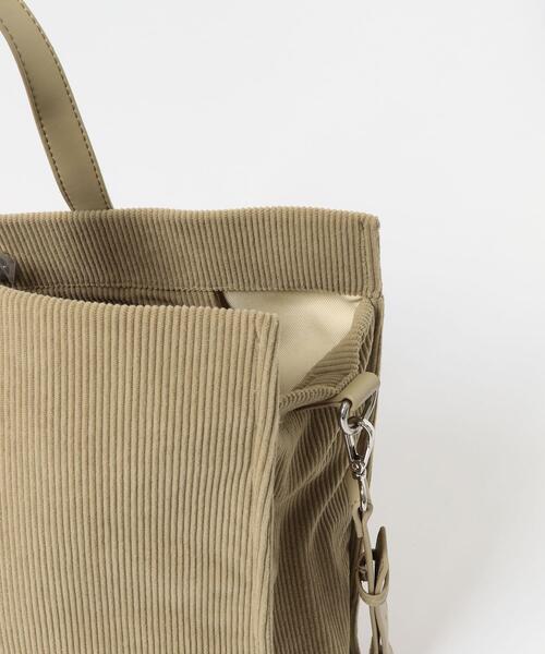 KBF(ケイビーエフ)の「コーデュロイスクエアビッグBAG(トートバッグ・レディース・ベージュ/チャコールグレー・ONE)」の7枚目の写真