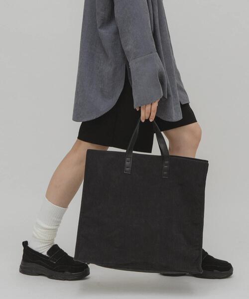 KBF(ケイビーエフ)の「コーデュロイスクエアビッグBAG(トートバッグ・レディース・ベージュ/チャコールグレー・ONE)」の10枚目の写真