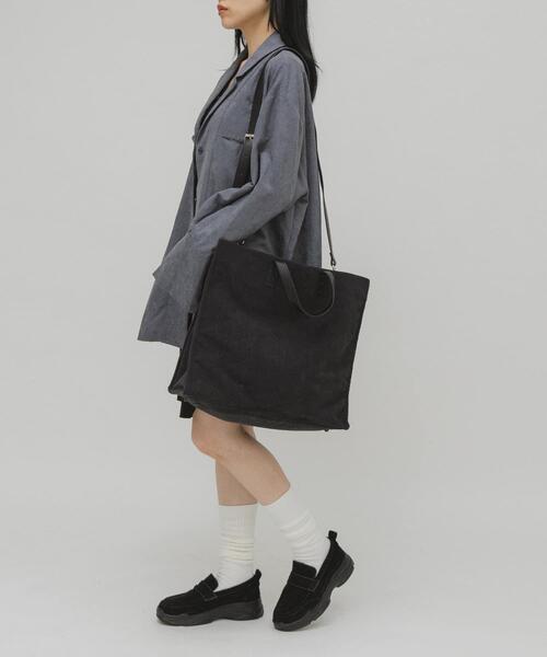 KBF(ケイビーエフ)の「コーデュロイスクエアビッグBAG(トートバッグ・レディース・ベージュ/チャコールグレー・ONE)」の12枚目の写真