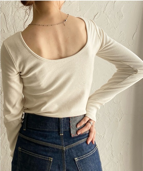 She's Closet（シーズクローゼット）の「長袖ボートネックカップ付きバックオープンカットソーリブトップス（Tシャツ/カットソー・レディース・チャコール/ブラウン/ブラック/アイボリー・FREE）」の2枚目の写真