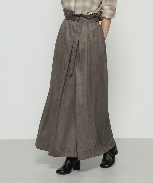 Gabardine K.T（ギャバジンケーティー）の「ポリスエード ラップ風スカート（スカート・レディース・キナリ/カーキ/ブラック・9号/7号）」の3枚目の写真