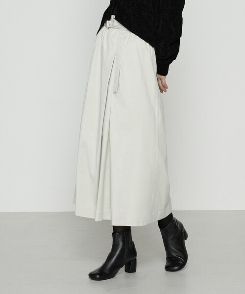 Gabardine K.T（ギャバジンケーティー）の「ポリスエード ラップ風スカート（スカート・レディース・キナリ/カーキ/ブラック・9号/7号）」の8枚目の写真