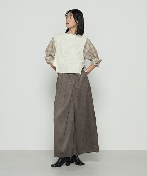 Gabardine K.T（ギャバジンケーティー）の「ポリスエード ラップ風スカート（スカート・レディース・キナリ/カーキ/ブラック・9号/7号）」の9枚目の写真