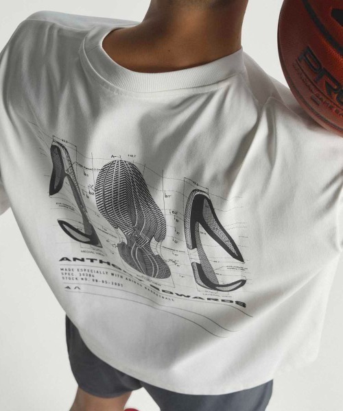 adidas(アディダス)の「adidas ANTHONY EDWARDS GFX SCHEMATIC TEE(アディダス アンソニー・エドワーズ GFX スキーマティック Tシャツ)(Tシャツ/カットソー・メンズ・ホワイト系/ブルー系・MEDIUM/LARGE/X-LARGE)」の8枚目の写真
