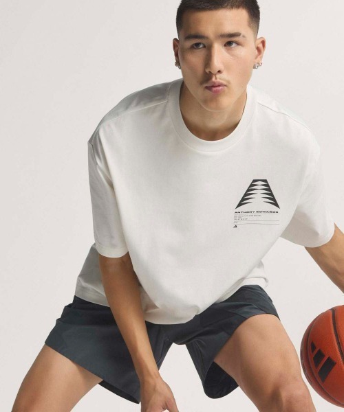 adidas(アディダス)の「adidas ANTHONY EDWARDS GFX SCHEMATIC TEE(アディダス アンソニー・エドワーズ GFX スキーマティック Tシャツ)(Tシャツ/カットソー・メンズ・ホワイト系/ブルー系・MEDIUM/LARGE/X-LARGE)」の9枚目の写真