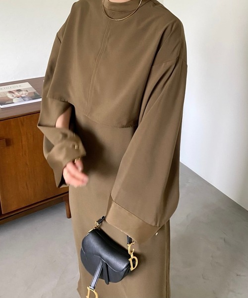 CFT.（シフト）の「ショートライニングサテン2wayブラウス（シャツ/ブラウス・レディース・グレイッシュベージュ・M）」の2枚目の写真