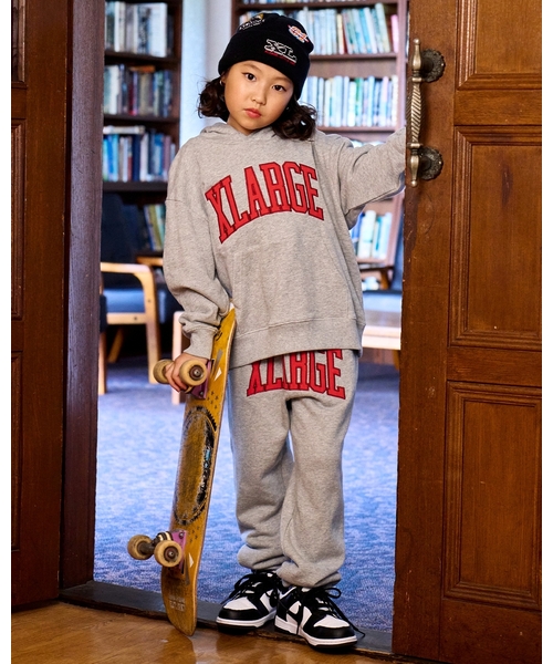 XLARGE KIDS（エクストララージキッズ）の「ロゴスウェットパンツ（その他パンツ・キッズ・トップグレー/ブラック/グリーン・140cm/130cm/80ｃｍ/90cm/100cm/110cm/120cm）」の19枚目の写真