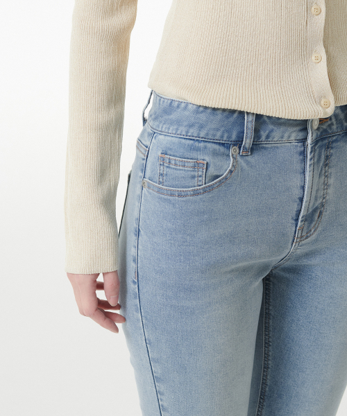 MUSINSA STANDARD WOMAN（ムシンサスタンダードウーマン）の「ウィメンズスキニーデニムパンツ[ライトインディゴ]（デニムパンツ・レディース・その他・30/24/25/26/27/28/29）」の5枚目の写真