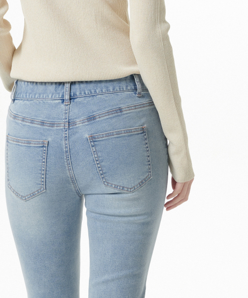 MUSINSA STANDARD WOMAN（ムシンサスタンダードウーマン）の「ウィメンズスキニーデニムパンツ[ライトインディゴ]（デニムパンツ・レディース・その他・30/24/25/26/27/28/29）」の6枚目の写真