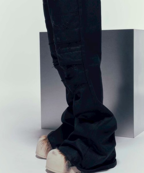 DIG YOUR OWN GRAVE(ディグユアオウングレイブ)の「【DIG YOUR OWN GRAVE】COATING SLASH FLARE PANTS / 【ディグユアオウングレイブ】コーティングダメージフレアパンツ<着用動画あり>(デニムパンツ・メンズ・ブラック・M/L)」の15枚目の写真