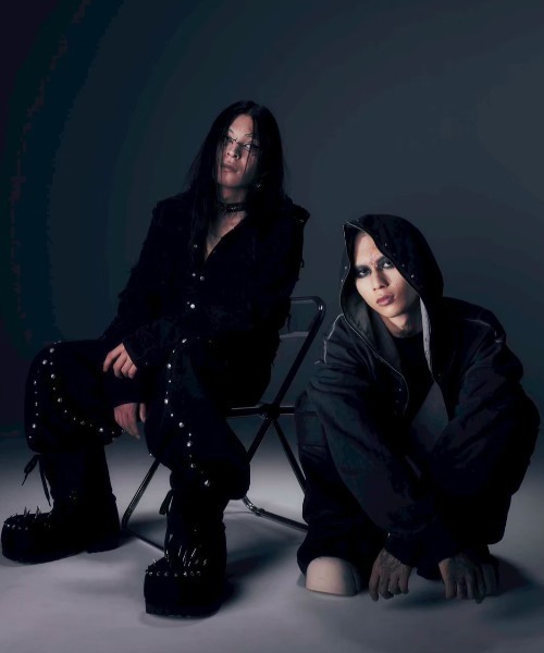 DIG YOUR OWN GRAVE(ディグユアオウングレイブ)の「【DIG YOUR OWN GRAVE】COATING SLASH FLARE PANTS / 【ディグユアオウングレイブ】コーティングダメージフレアパンツ<着用動画あり>(デニムパンツ・メンズ・ブラック・M/L)」の4枚目の写真