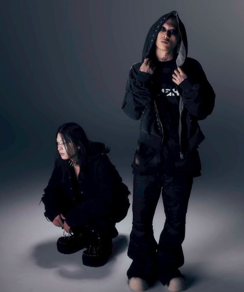 DIG YOUR OWN GRAVE(ディグユアオウングレイブ)の「【DIG YOUR OWN GRAVE】COATING SLASH FLARE PANTS / 【ディグユアオウングレイブ】コーティングダメージフレアパンツ<着用動画あり>(デニムパンツ・メンズ・ブラック・M/L)」の3枚目の写真