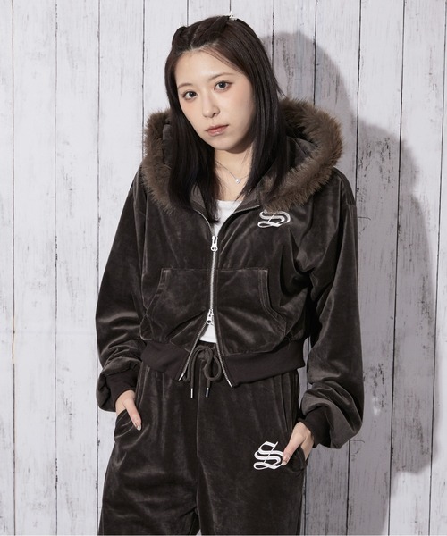 セール】《ファーフード×ベロア素材》レディース ジップパーカー