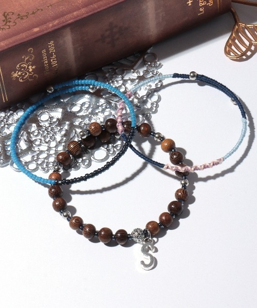 チチカカ(チチカカ)の「イニシャルビーズブレスレット(ブレスレット・レディース・その他4/その他1/その他2/その他3/その他5・FREE)」の4枚目の写真