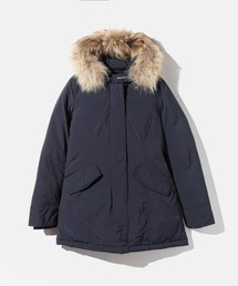 アークティックパーカー」に該当するWOOLRICH（ウールリッチ）の