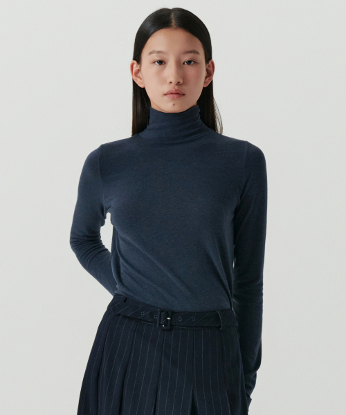 LEVAR(レバー)の「Basic Wool Jersey Half-Neck Top - Dusty Navy(Tシャツ/カットソー・レディース・ネイビー・FREE)」の2枚目の写真