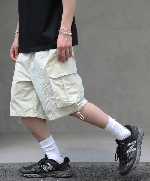MAISON CLUB(メゾンクラブ)の「【MAISON CLUB】新素材追加!ワイドカーゴハーフパンツ ショートパンツ ナイロンショーツ / スウェットショーツ(カーゴパンツ・メンズ・ブラック/ブラック系その他2/アイボリー/カーキ/ネイビー系2/グレー系その他2/ネイビー・L/M)」の2枚目の写真